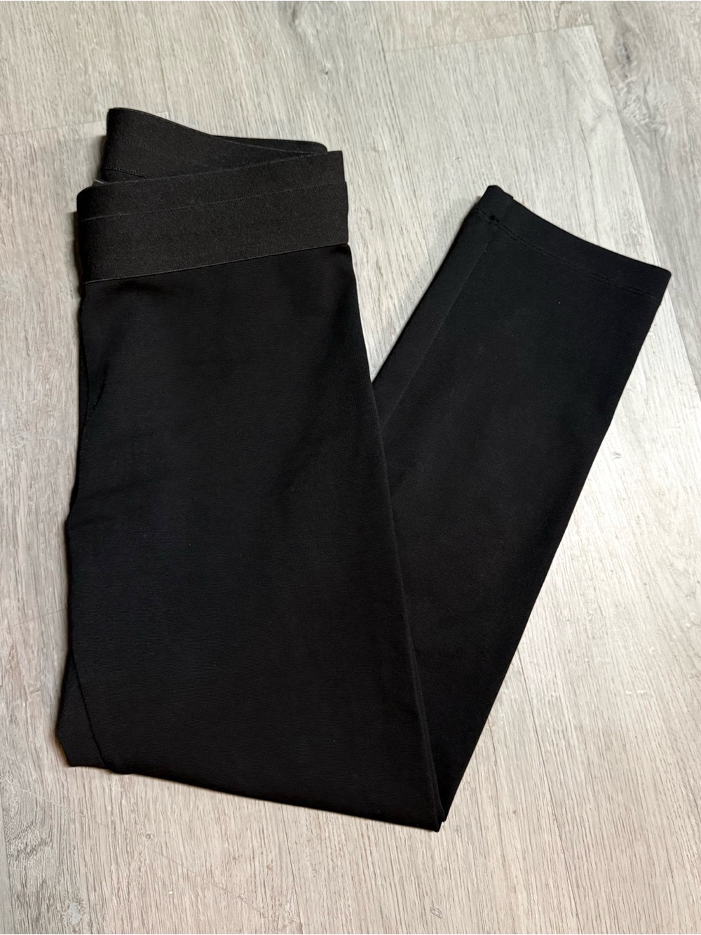 •BCBGMAXAZRIA• CROPPED LEGGINGS